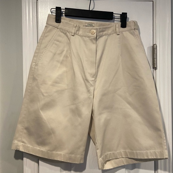 L.L. Bean Size 8 Cotton Khaki Original Fit Comfort Waist Hi Rise Chino Shorts - Picture 1 of 11